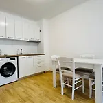Astoria Ii 24 One Bedroom *