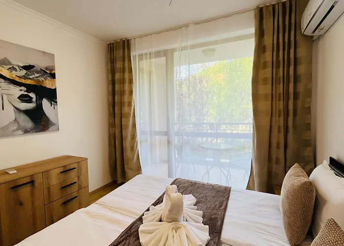 Astoria Ii 24 One Bedroom Apartment *