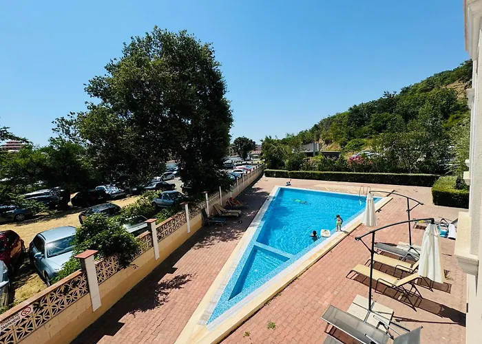 Astoria Ii 24 One Bedroom *