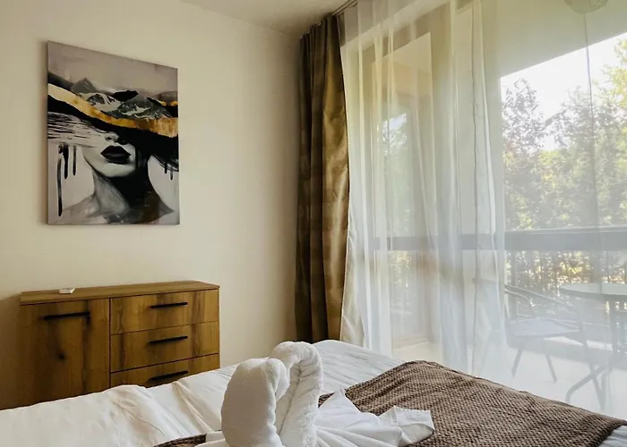 Astoria Ii 24 One Bedroom Apartment *