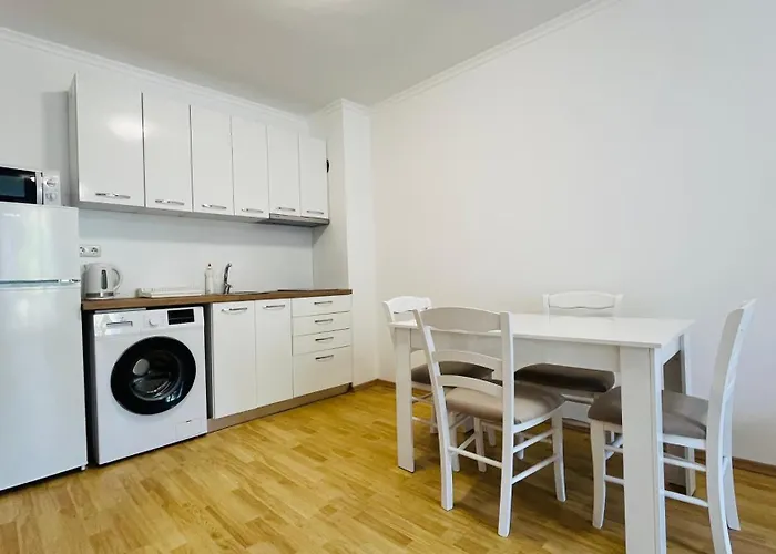 Astoria Ii 24 One Bedroom *